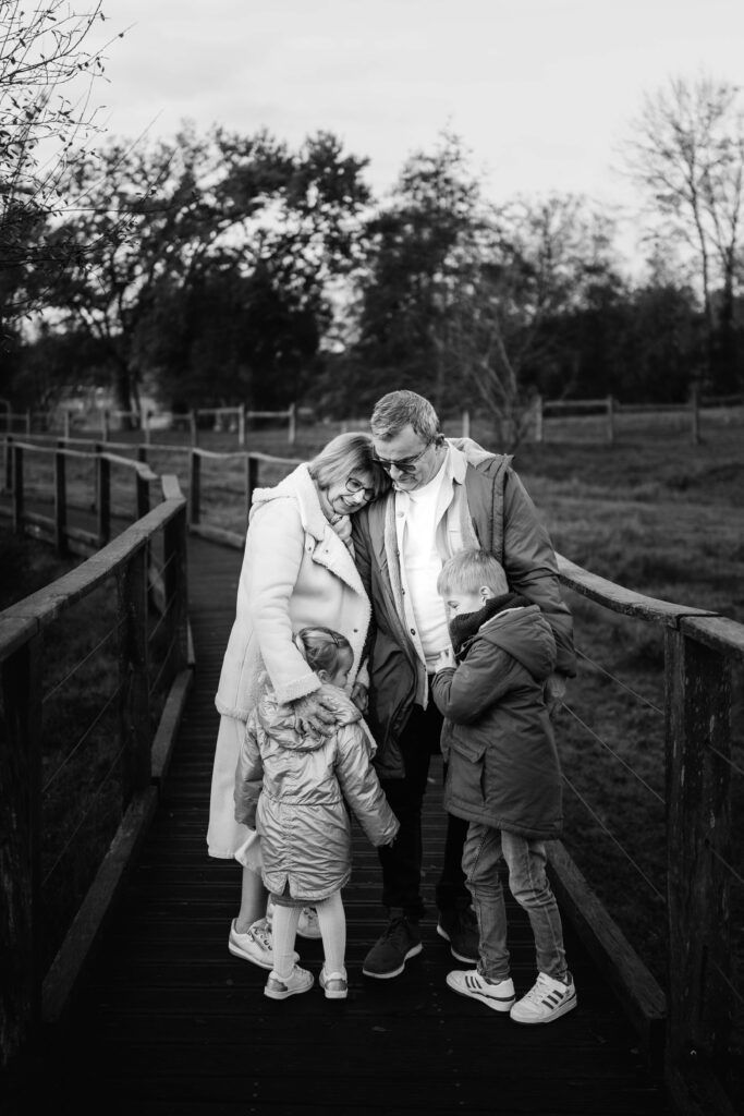 Séance famille grands-parents petits enfants - La Pauze Photographie