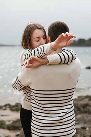 Séance couple sur une plage - La Pauze Photographie